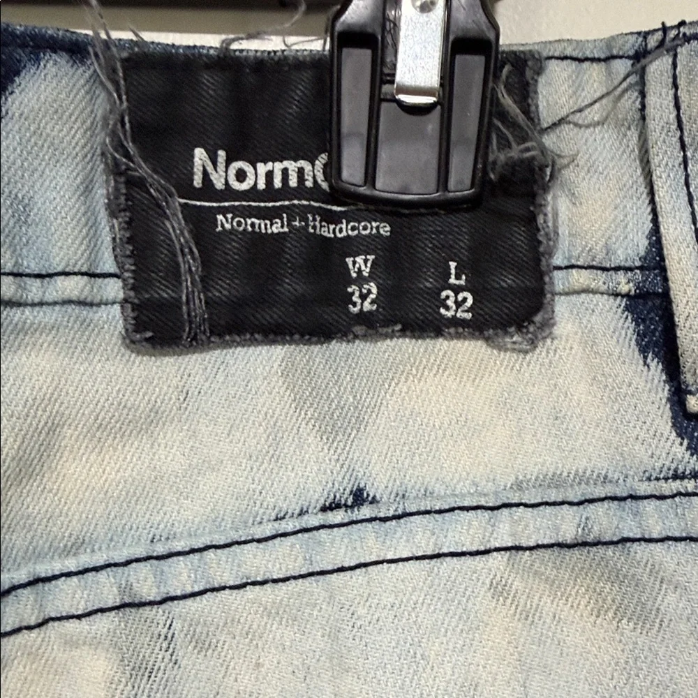 BKE distressed Jake 32x32 distressed straight leg normcore jeans